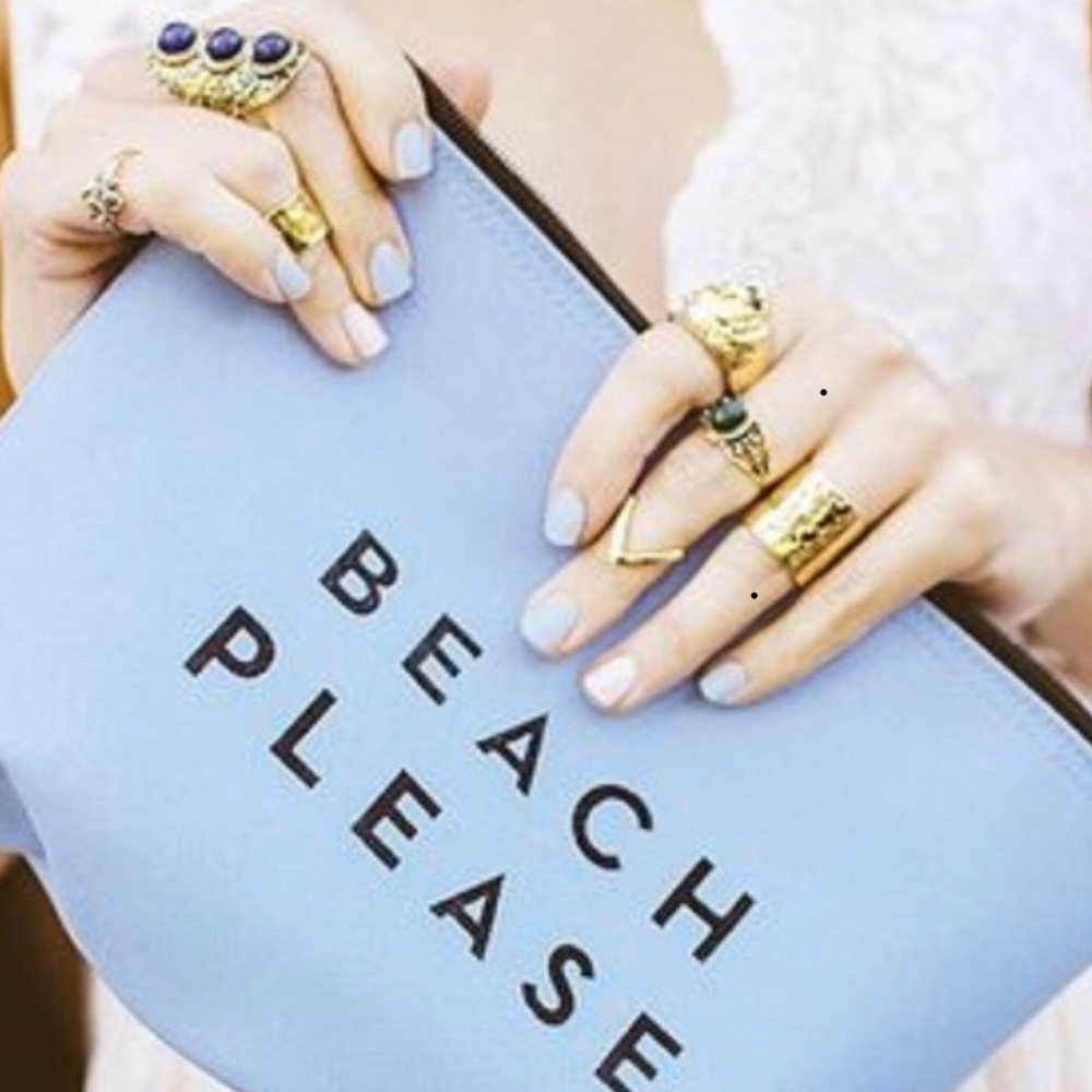 Mills Beach clutch